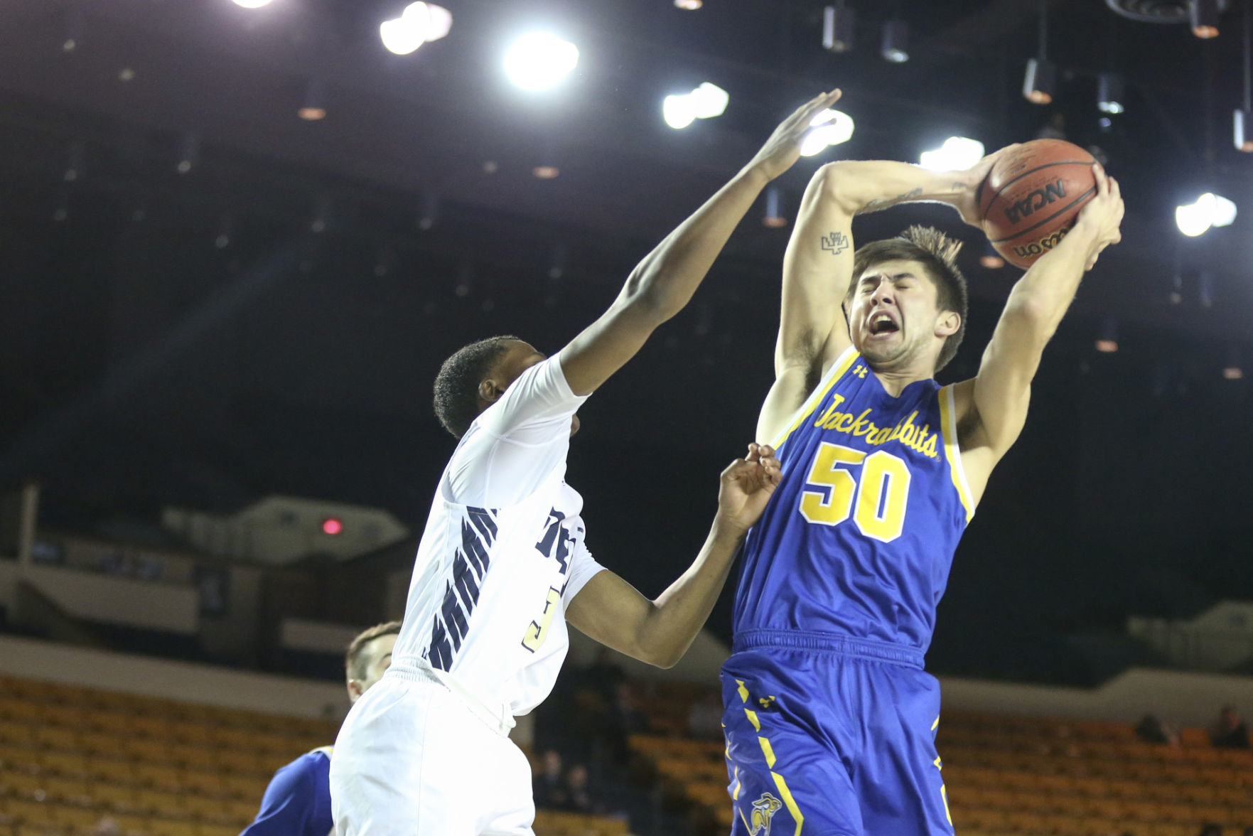 Oral Roberts Golden Eagles vs South Dakota State Jackrabbits